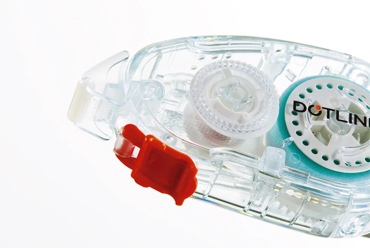 ชุดสีของ TRANSPARENT MECHANISM ที่อยู่ระหว่างโทนย้อนยุคกับโทนร่วมสมัย