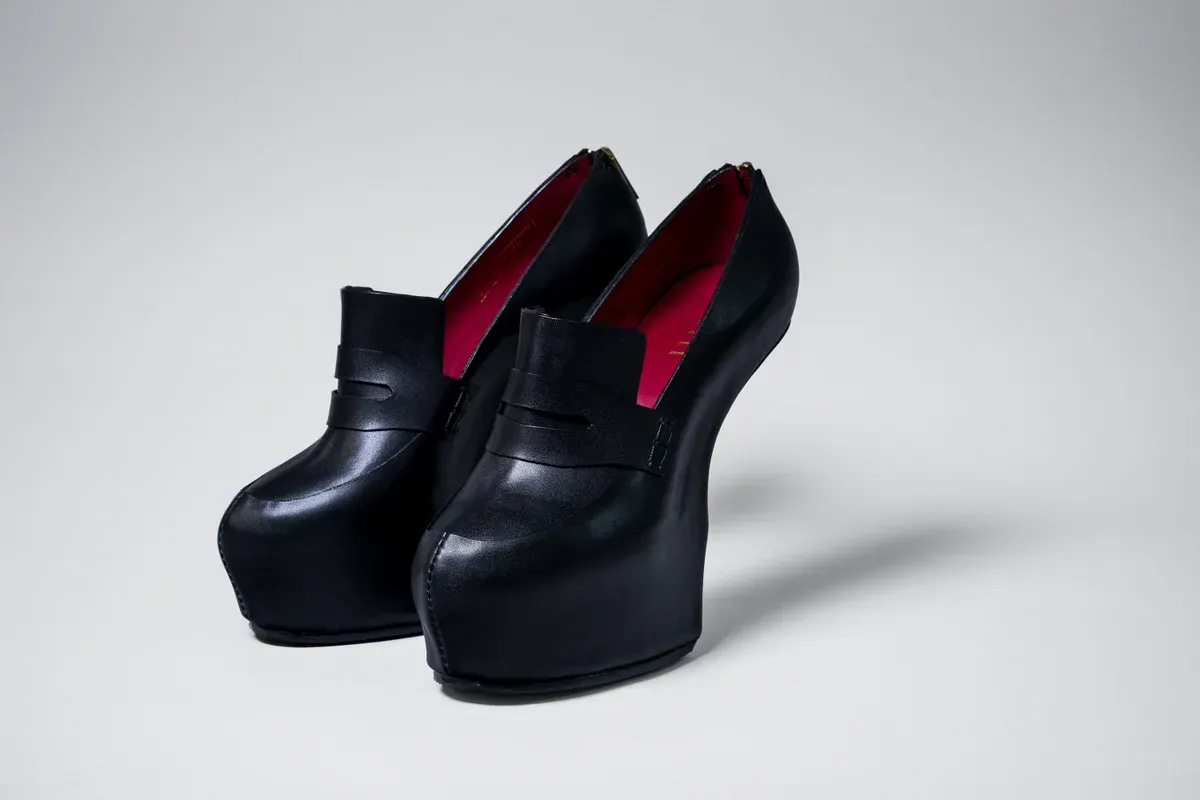 Heel-less Shoes Re-Loafer หนังสีดำทรงโลฟเฟอร์ ที่ไม่มีส้นรองรับด้านหลัง
