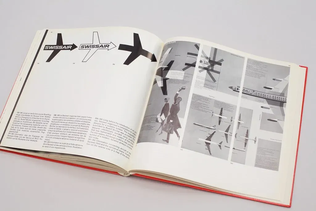 หนังสือเปิดหน้างานโฆษณาสายการบิน Swissair ภาพเครื่องบินและตัวหนังสือ