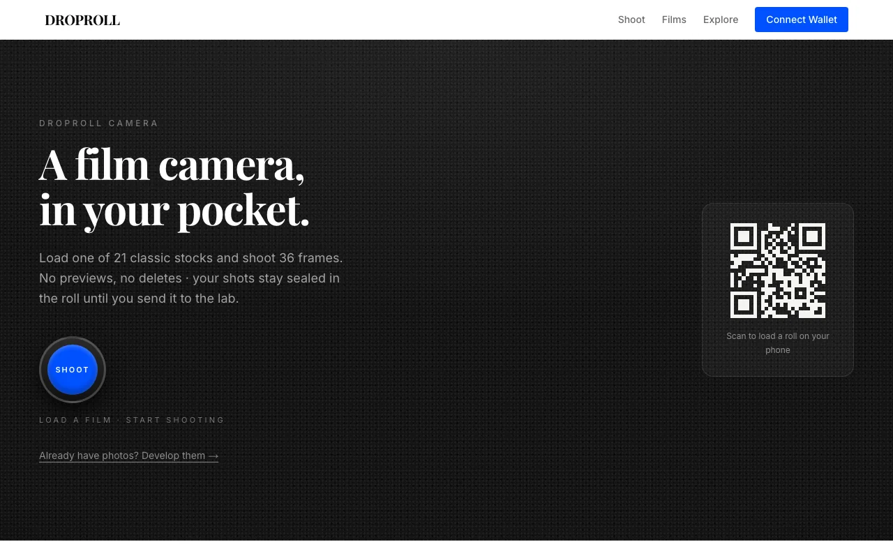 หน้าแรกของเว็บ Droproll พื้นดำ ตัวหนังสือ A film camera, in your pocket พร้อมปุ่มชัตเตอร์สีน้ำเงินและ QR สำหรับเปิดบนมือถือ