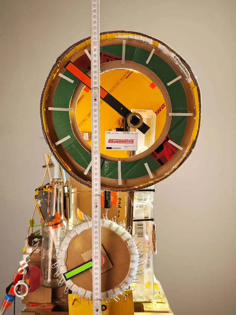 นาฬิกาจากของเหลือ Glashütte Trash Clock ของ Niklas Roy