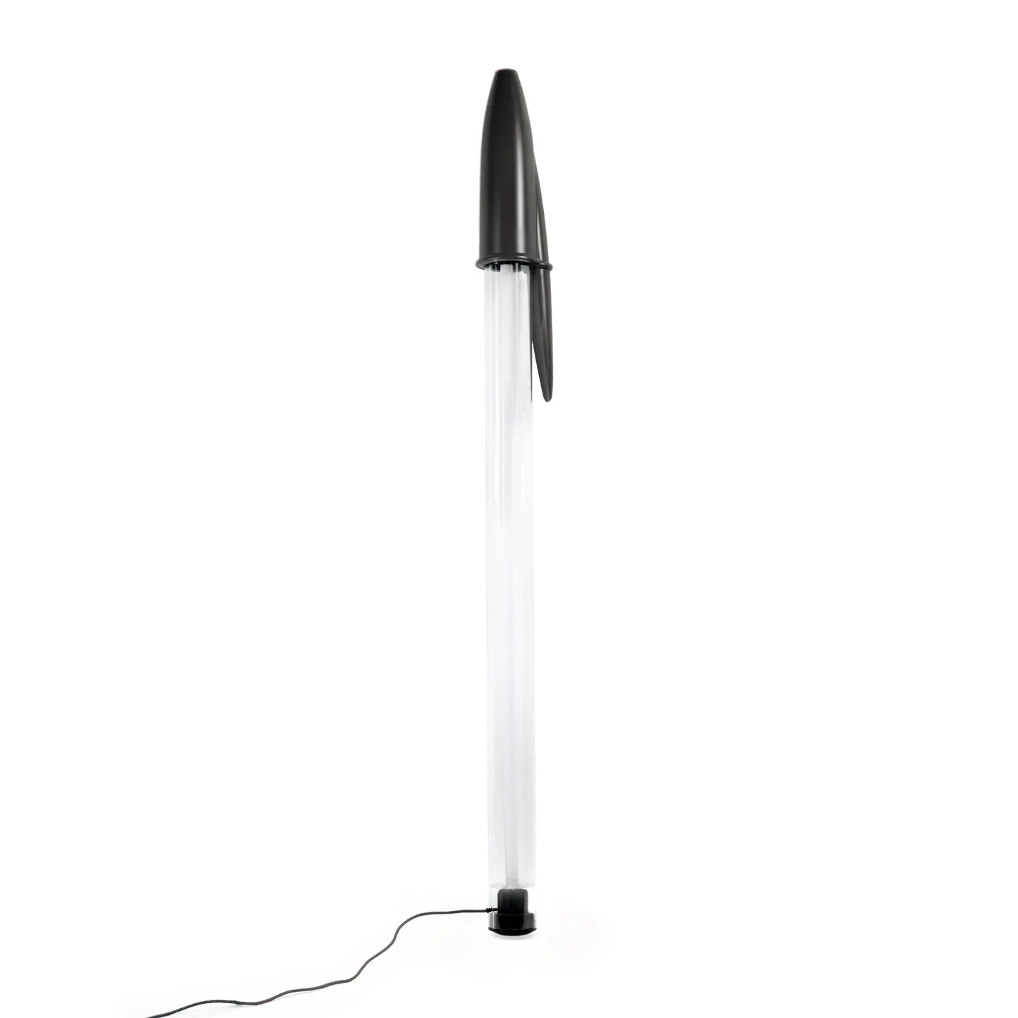 อีกมุมของโคมไฟ BIC Lamp สีดำจากภาพสินค้าทางการ