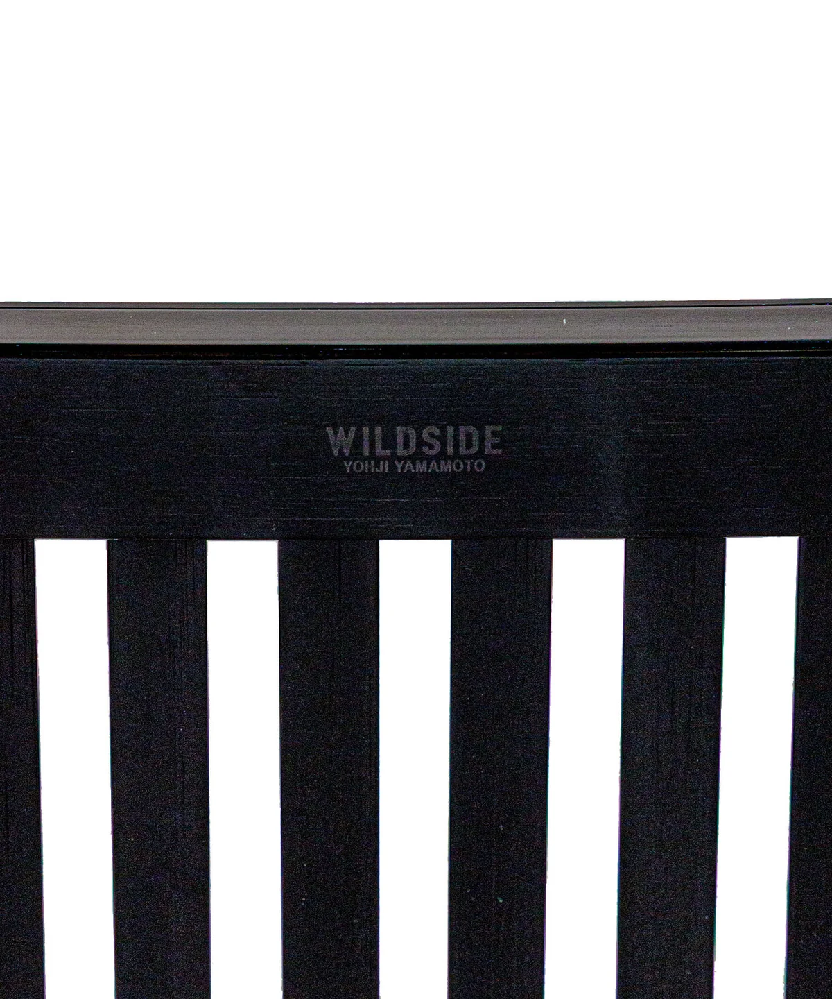 โลโก้ WILDSIDE YOHJI YAMAMOTO สลักเลเซอร์แบบผิวด้านบนพนักพิงสีดำ