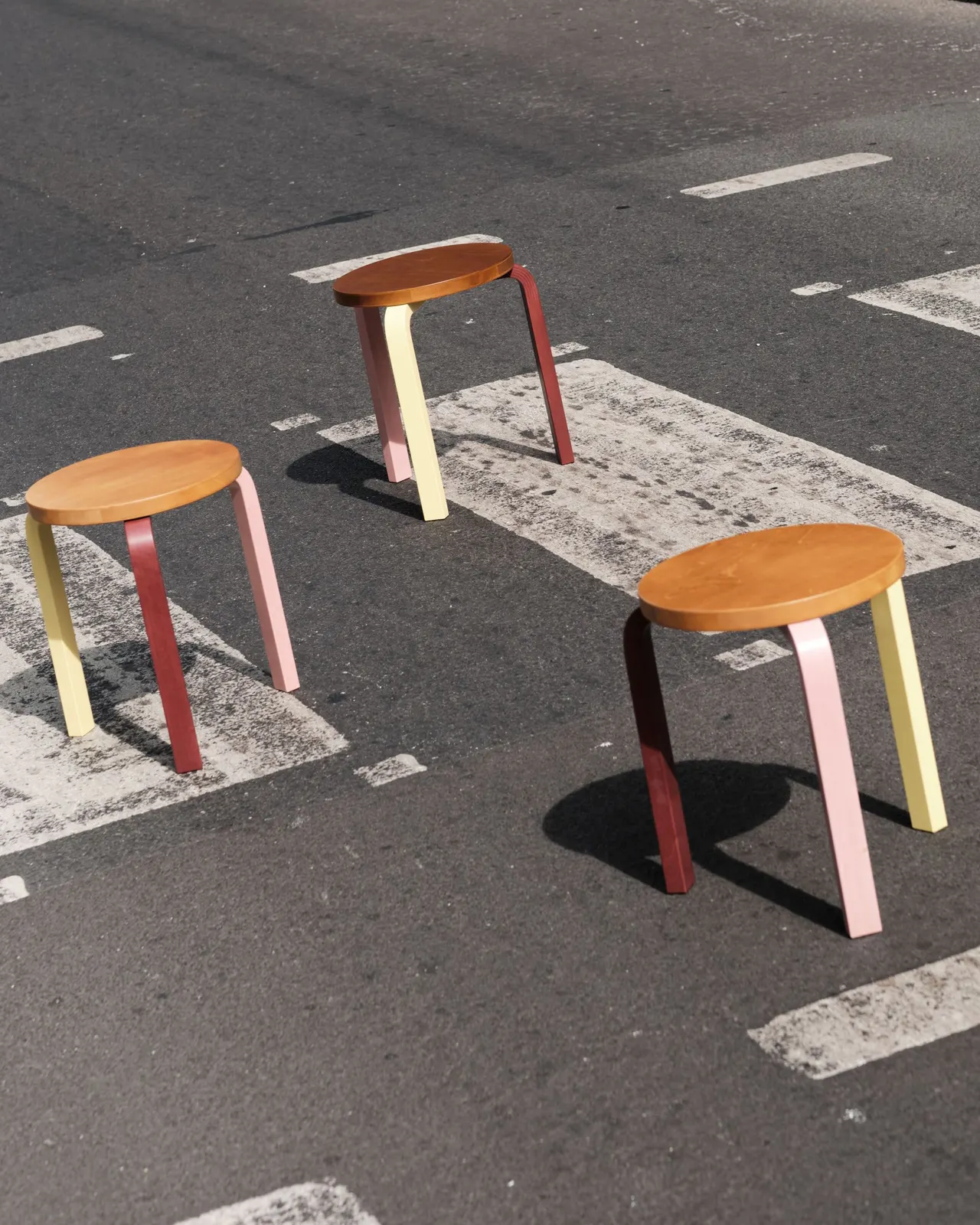 Stool 60 Edition Three ของ Paul Smith x Artek ขาไม้เบิร์ชสามสี