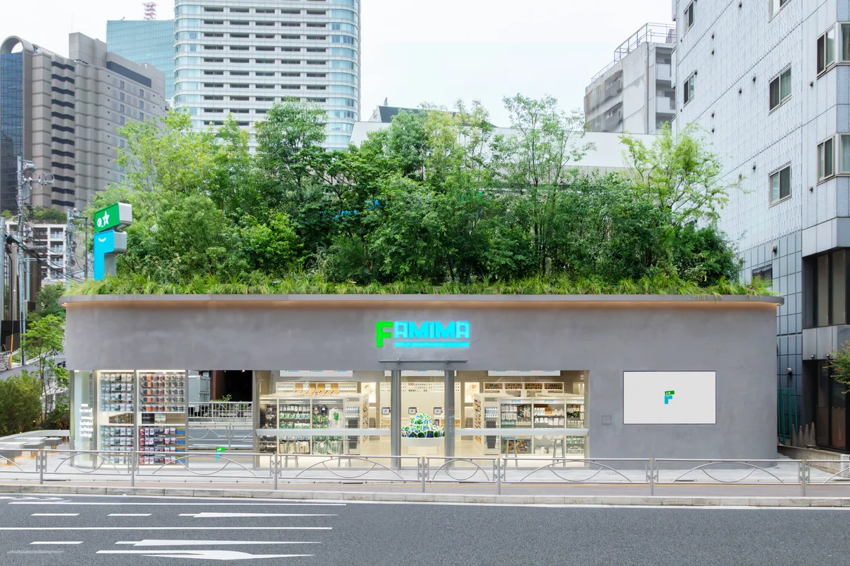 ภายนอกร้าน FAMIMA PARK AZABUDAI ที่โทราโนมง โตเกียว