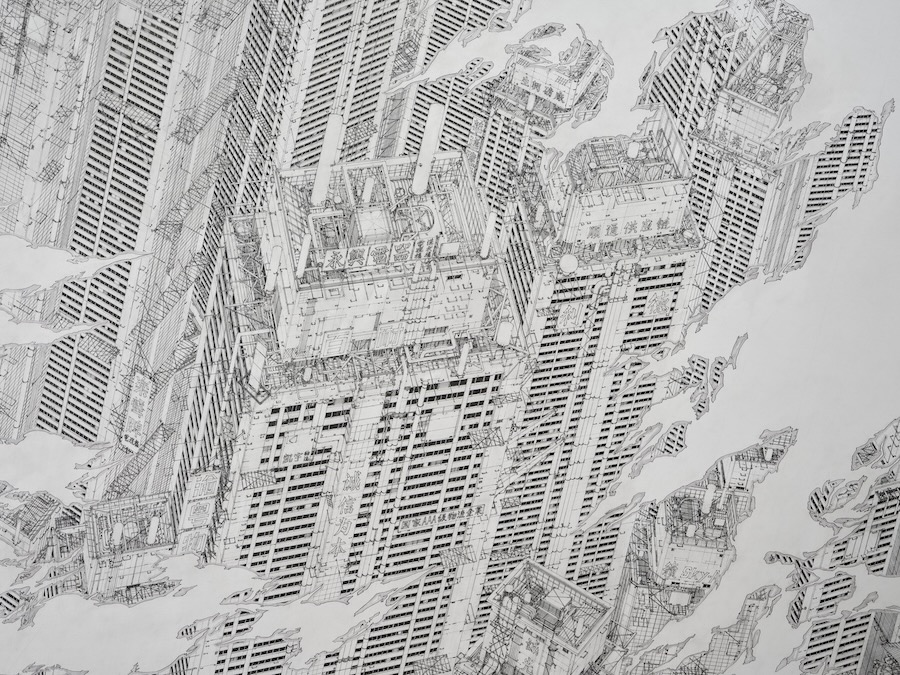 มุมมองจากด้านบนของตึกสูงในภาพวาดหมึกของ Daisuke Tajima