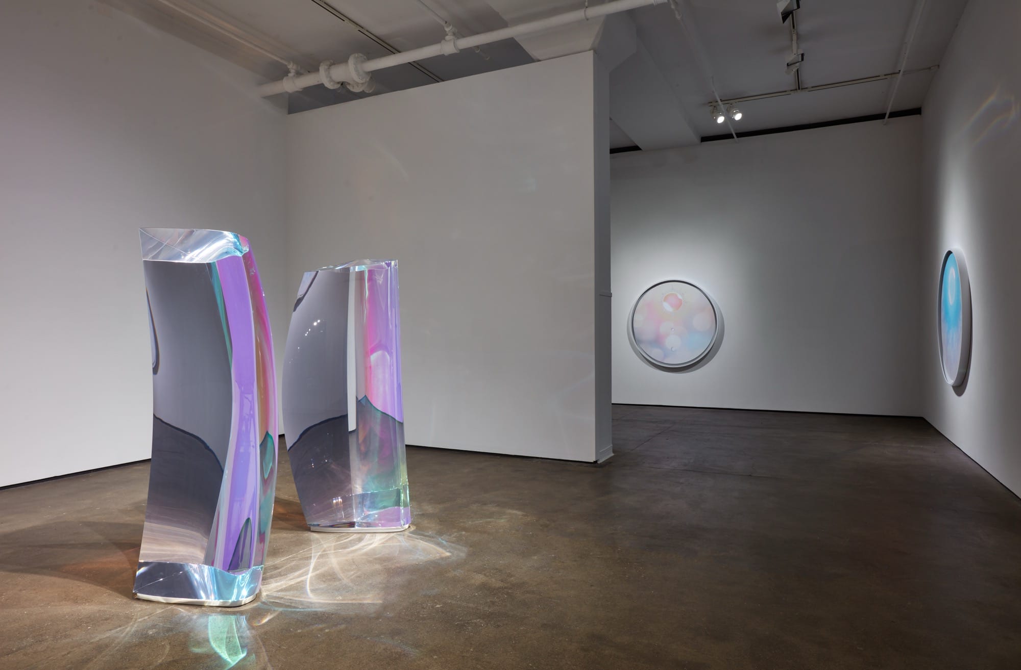 ภาพมุมกว้างการจัดแสดงนิทรรศการ Radiance ของ Mariko Mori ที่ Sean Kelly