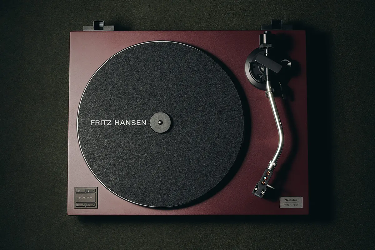 เครื่องเล่นแผ่นเสียง Technics SL-40CBT สีเบอร์กันดี