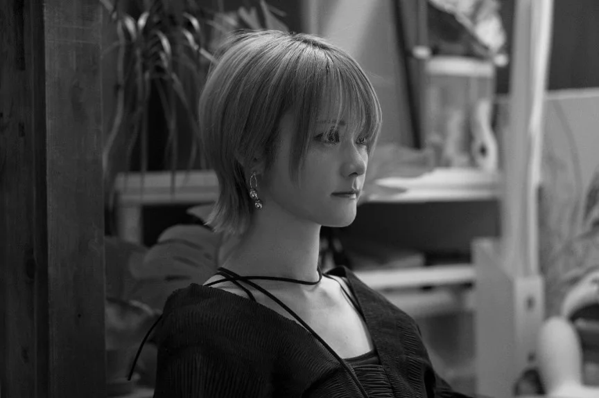 ผลงานของ Yoneyama Mai ที่แสดงร่องรอยของแอนิเมชันในรูปนิ่ง