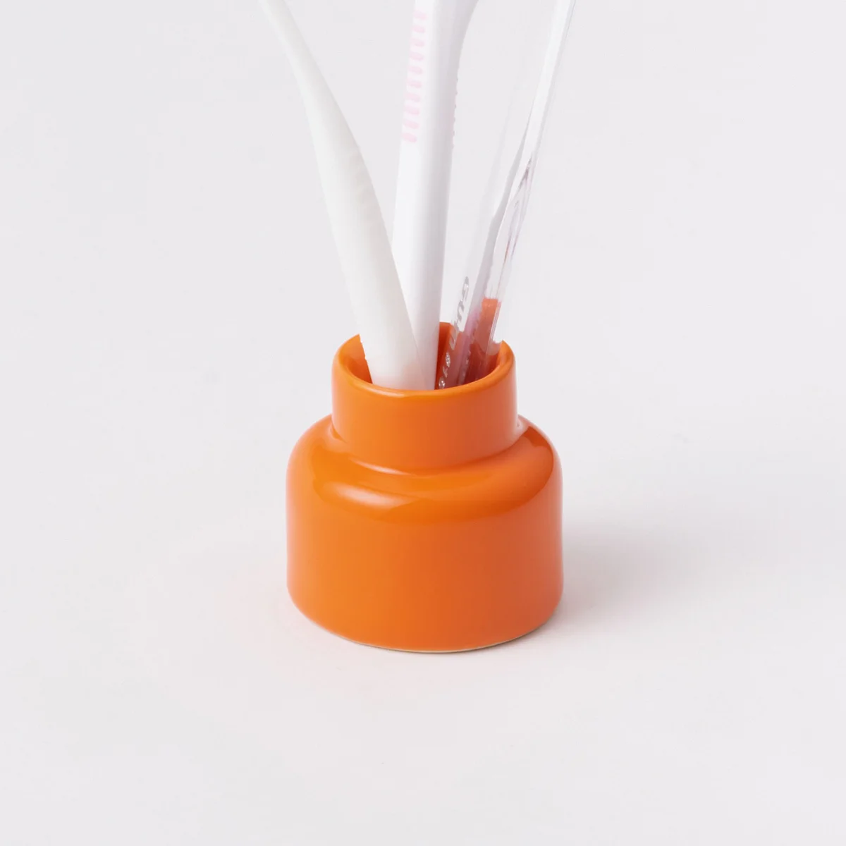 TINYVASE สีส้มทรงแจกันฐานกว้างสำหรับเสียบอุปกรณ์ดูแลช่องปาก
