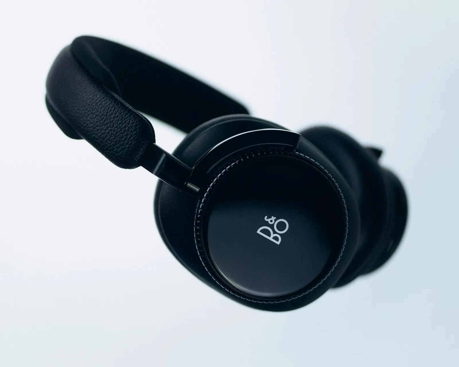 Bang & Olufsen x Fragment Design Beoplay H100 หูฟังสีดำ glossy anodized
