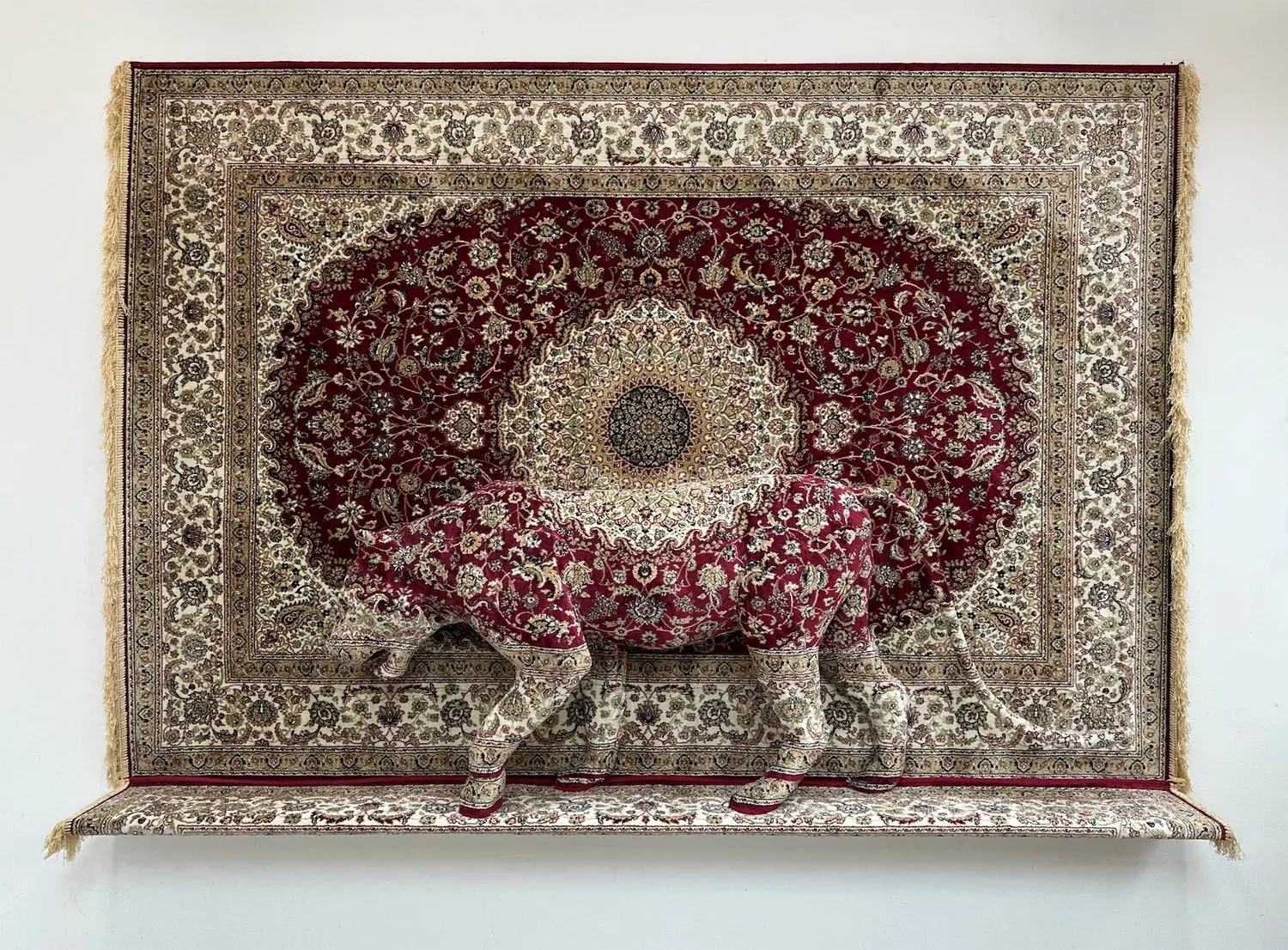 ประติมากรรมเสือดาวหุ้มพรมเปอร์เซีย ผลงาน Arabian Leopard ของ Debbie Lawson