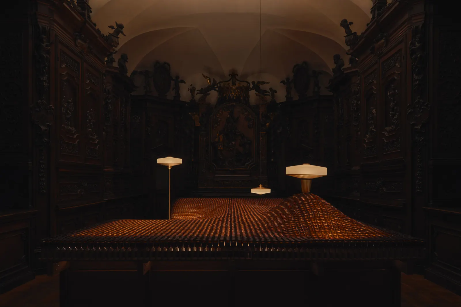 Aesop Aposē สามรูปแบบในห้อง sacristy ของ Chiesa del Carmine
