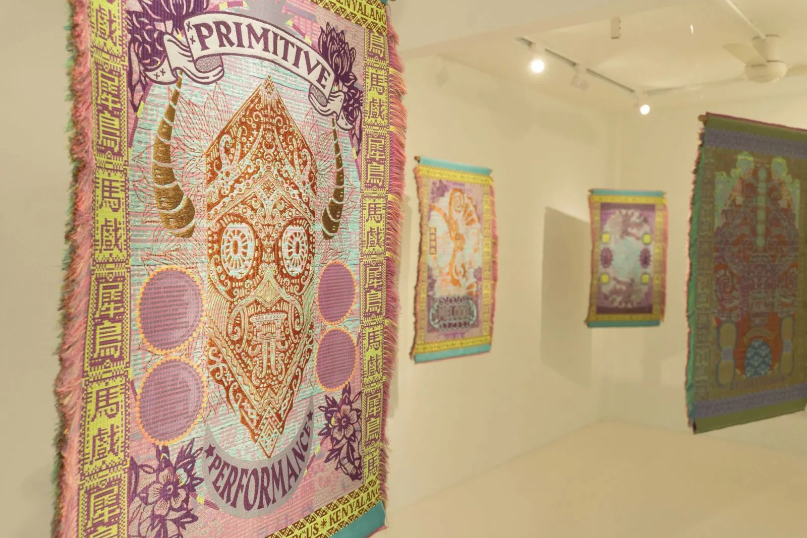 Kenyalang Circus — นิทรรศการผลงานสิ่งทอของ Marcos Kueh / ภาพจาก Tatler Asia
