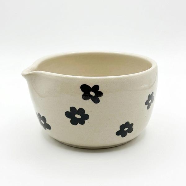 Daisy Spout Bowl
