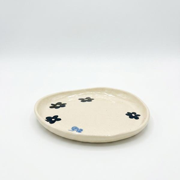 Daisy Dot Plate