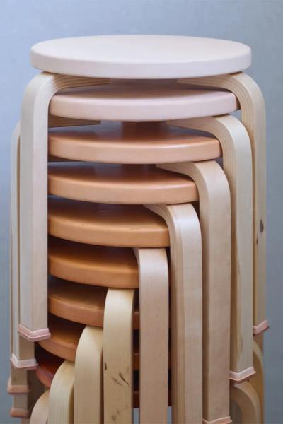 Hender Scheme x Artek เมื่อ Stool 60 ได้ใส่รองเท้าหนังที่ปลายขา