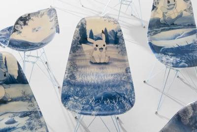 Pokémon by Modernica ย้ายลายเครื่องกระเบื้องมาอยู่บนเก้าอี้ แล้วให้ปิกาจูเป็นสีน้ำเงิน