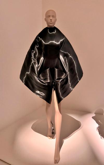 Iris van Herpen: Sculpting the Senses เมื่อ Haute Couture หายใจได้