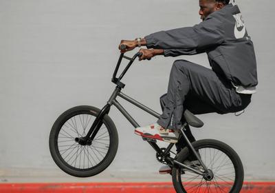 Brick After Brick เมื่อ Nigel Sylvester เขียนประวัติศาสตร์ BMX ลงบน Air Jordan 4