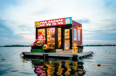 Global Convenience ร้านสะดวกซื้อลอยน้ำกลางอ่าวโทรอนโตที่มองได้แต่เข้าไม่ถึง