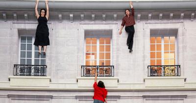 Leandro Erlich เมื่อพื้นกลายเป็นผนัง และสิ่งที่เห็นไม่เคยเป็นอย่างที่เป็น