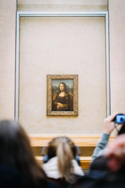 Marine Serre x Louvre เมื่อจิ๊กซอว์เกือบ 3,000 ชิ้นกลายเป็นชุดราตรี