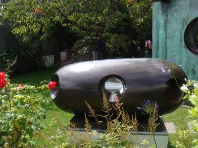 Barbara Hepworth เมื่อสีเป็นสิ่งที่ถูกยอมรับแต่ไม่เคยถูกเข้าใจ