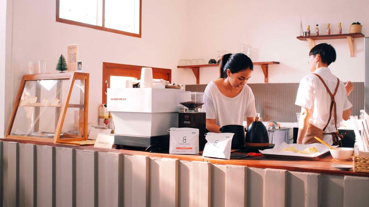 Orange Bliss Cafe แสงยามบ่าย ในวันที่หัวใจร้องหาความอบอุ่น